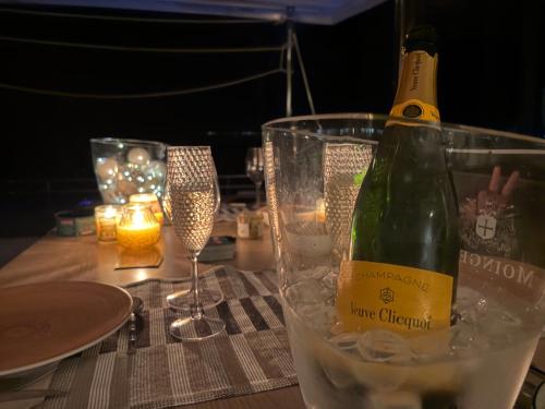 Catamaran Zephyr Experience Exclusive Navigation Diner Nuit Petit Déjeuner Inclus in Gustavia, Saint Barthelemy