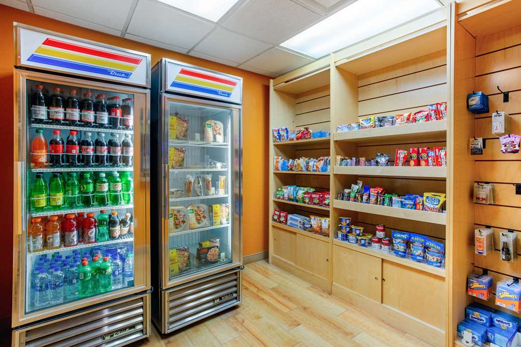 La Quinta Inn & Suites by Wyndham Raleigh Durham Southpoint - photo 42