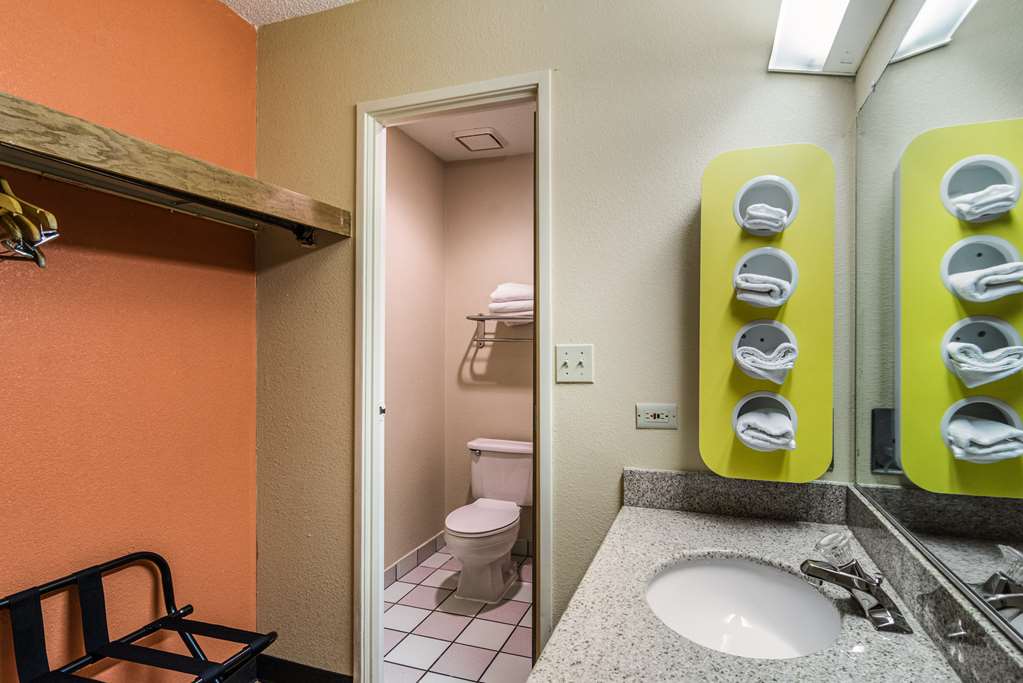 Motel 6 Libertyville IL - photo 22
