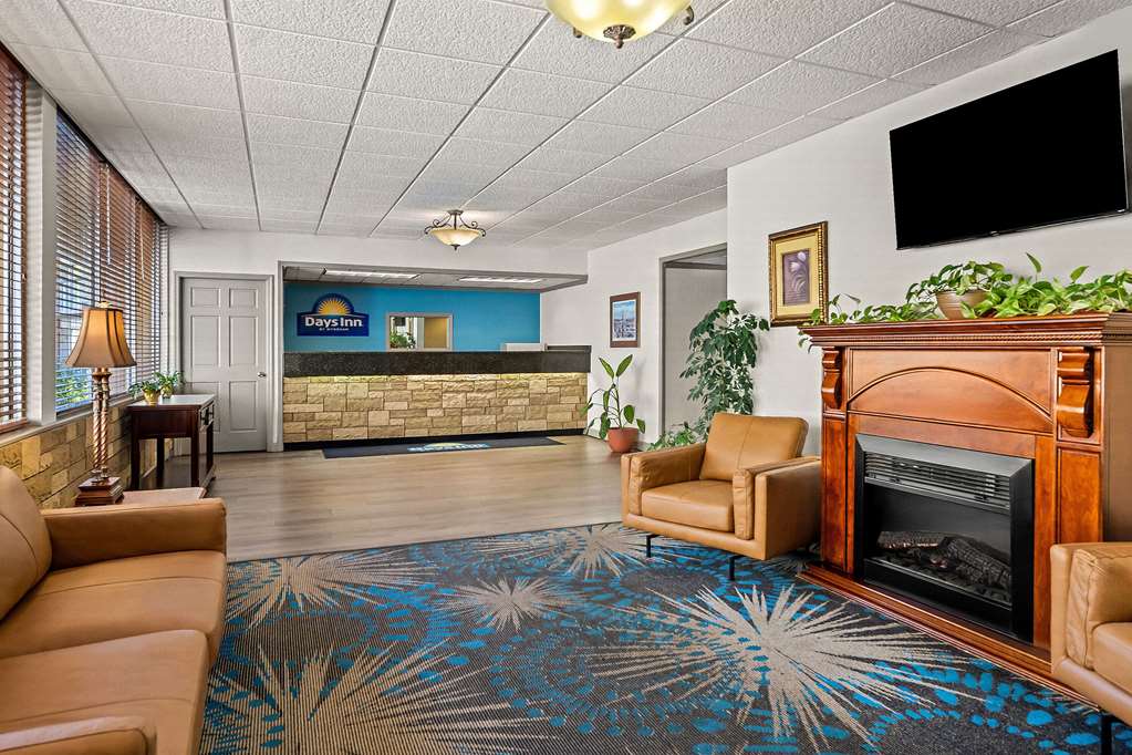Days Inn by Wyndham Dubuque - photo 7