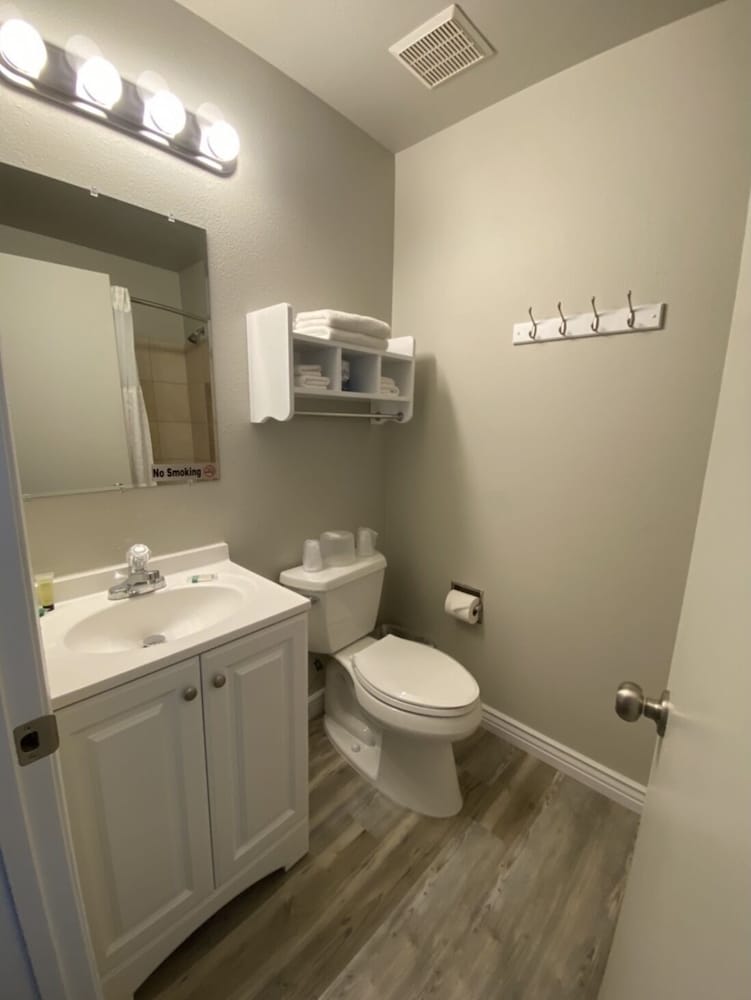 Hwy 50 Inn - photo 9
