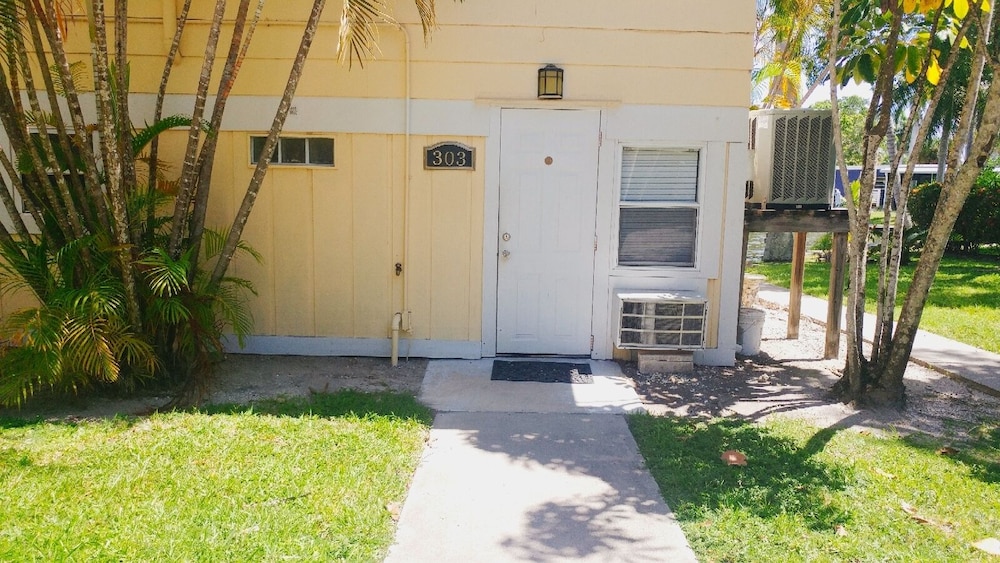 Flamingo Inn Bayside Suites - photo 14