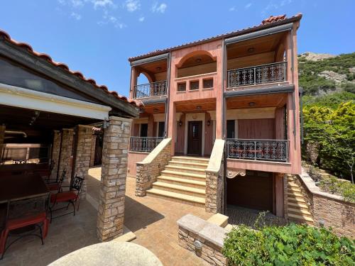 Villa Ioanna Oxylithos Kymi — 4-Star Luxury Hotel in Oxilithos, Greece