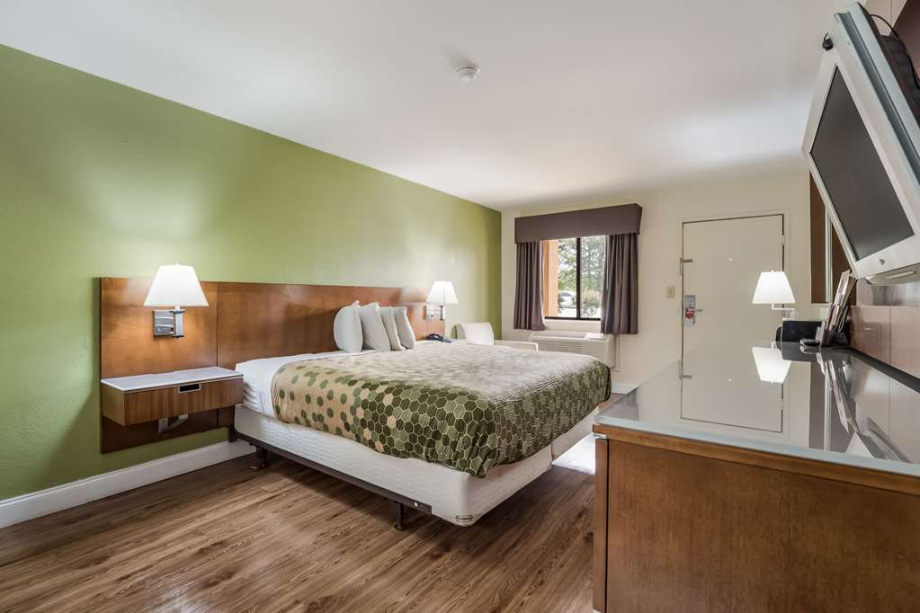 Econo Lodge Atlanta Airport East - photo 25
