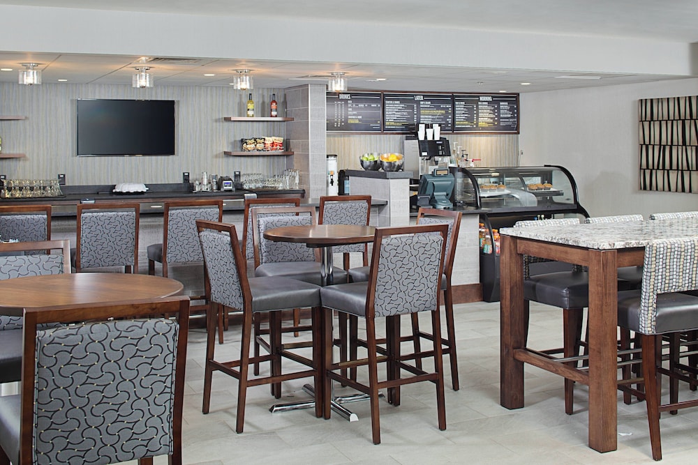 Courtyard by Marriott Manchester Boston Regional Airport - photo 33
