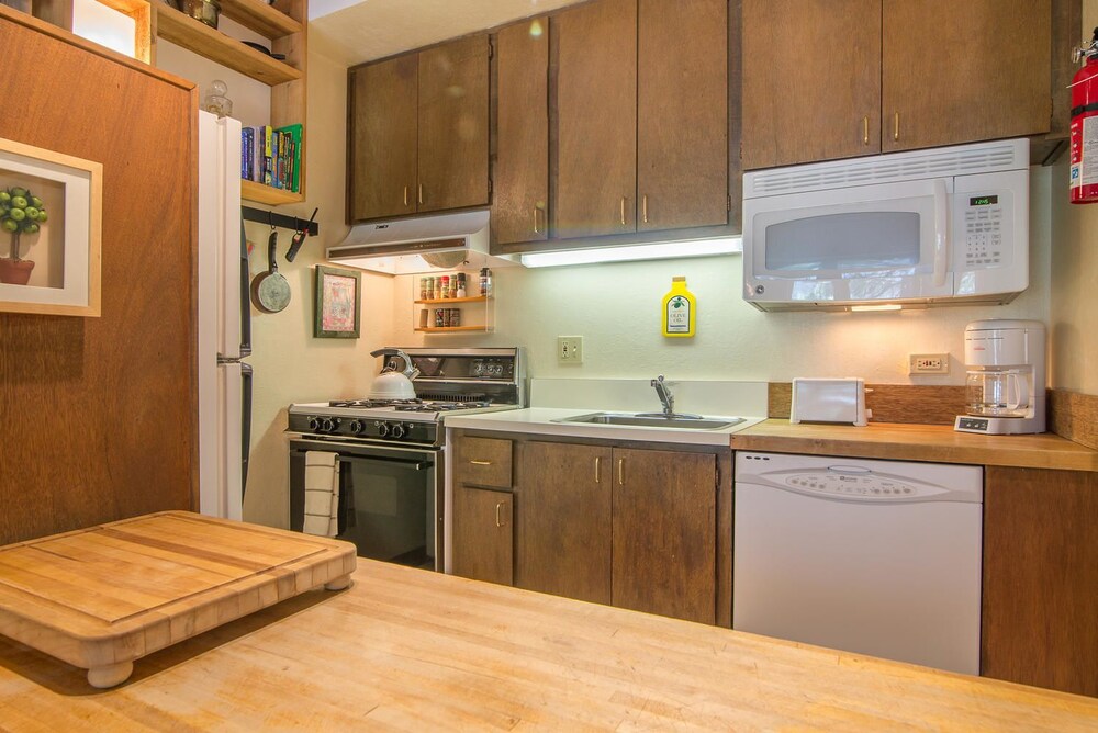 Modern Hotel Style Studio Timber Creek Lodge #210 by RedAwning - photo 9