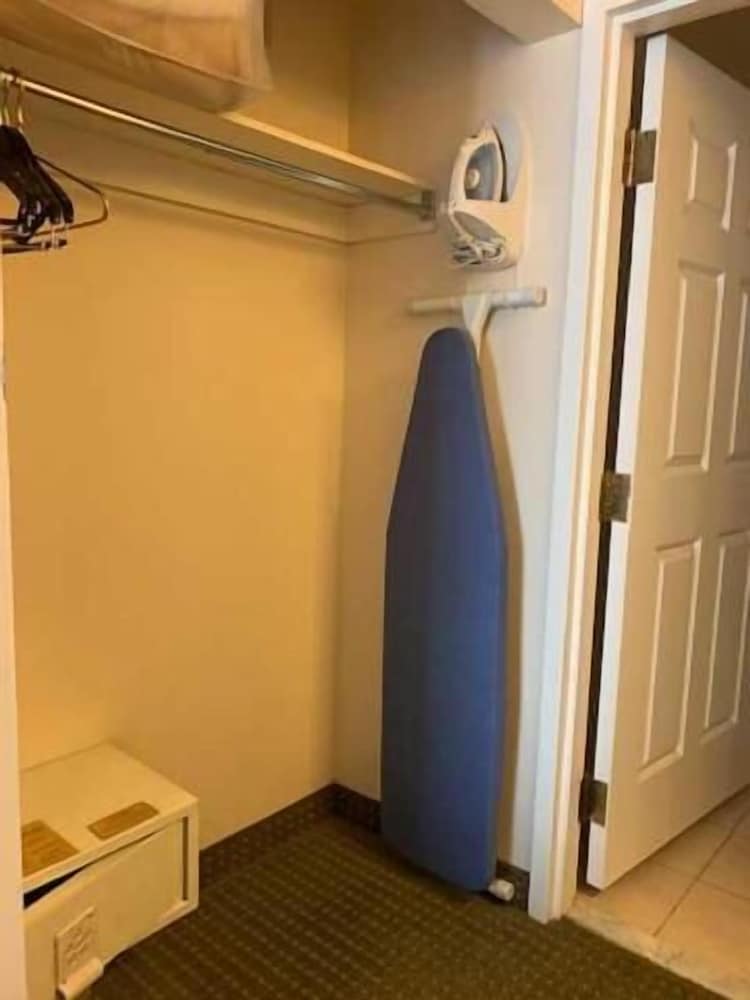 Host Inn All Suites - photo 6