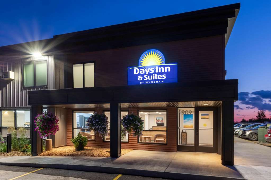 Days Inn & Suites by Wyndham Duluth by the Mall - photo 3