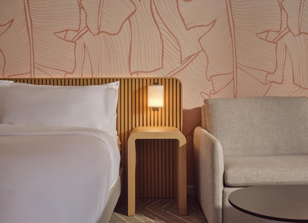 The Ambassador Hotel of Waikiki Tapestry Collection by Hilton - photo 25