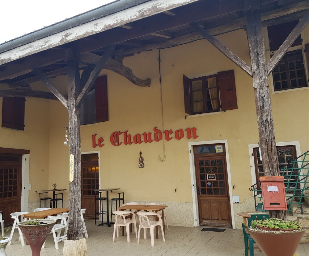 Le Chaudron — hotel in Marboz