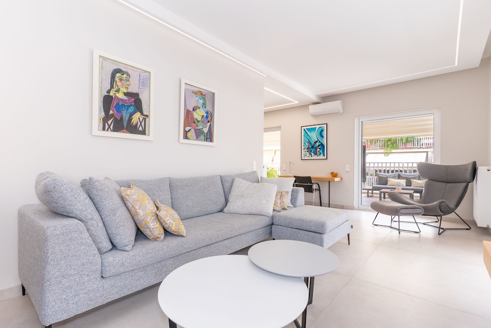 Sunny & Luxurious Penthouse with Terrace — 4-Star Luxury Hotel in Kallithea, Greece
