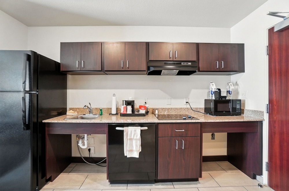 Cobblestone Hotel & Suites Bellefontaine - photo 54