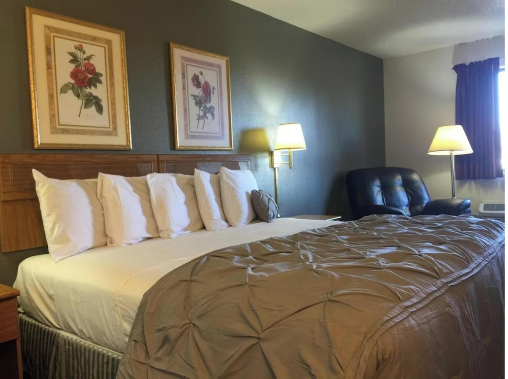 Capital O Amerihost Inn and Suites Mexico Hwy 54 MO - photo 15