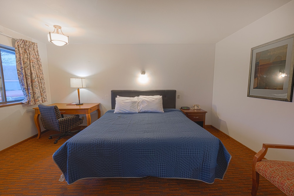Harlan Inn and Suites - photo 19