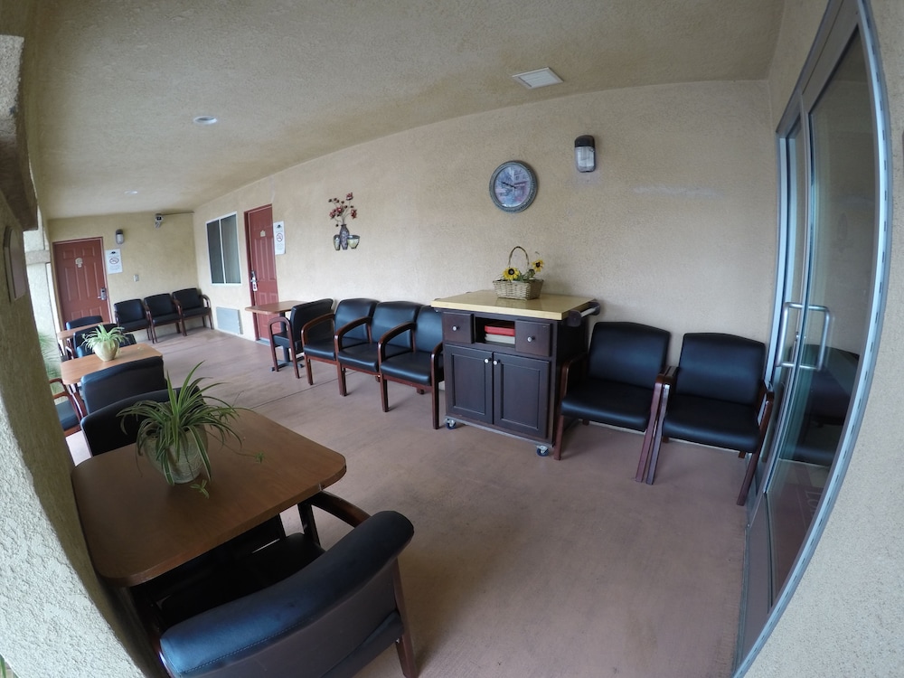 Loma Linda Inn - photo 40