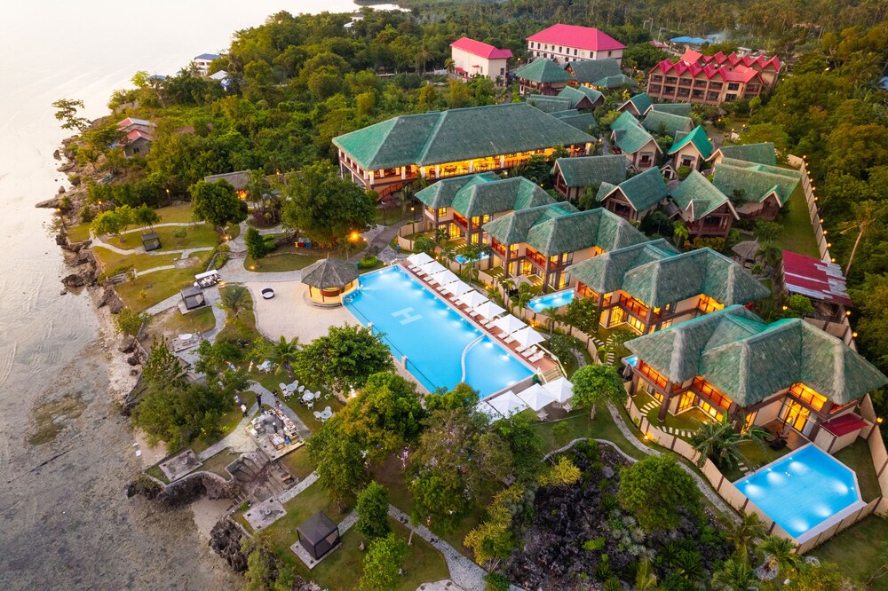 H Resort Bohol The Coral Cliff by SMS Hospitality — hotel in Calape
