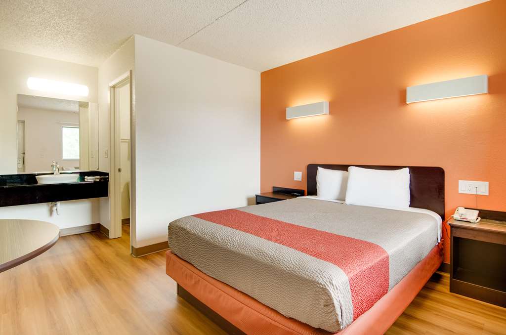 Motel 6 Salina KS - photo 12