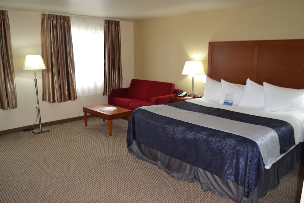 Baymont by Wyndham Grand Forks - photo 3