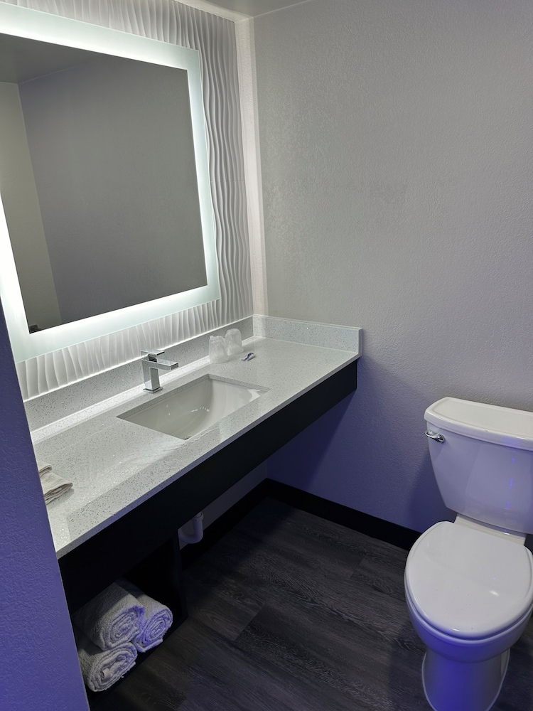 Imperial Suites - photo 24