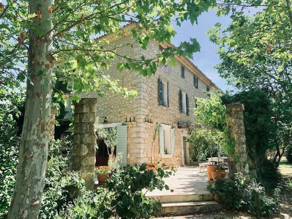 La Bastide — hotel in Saint-Julien-En-Genevois