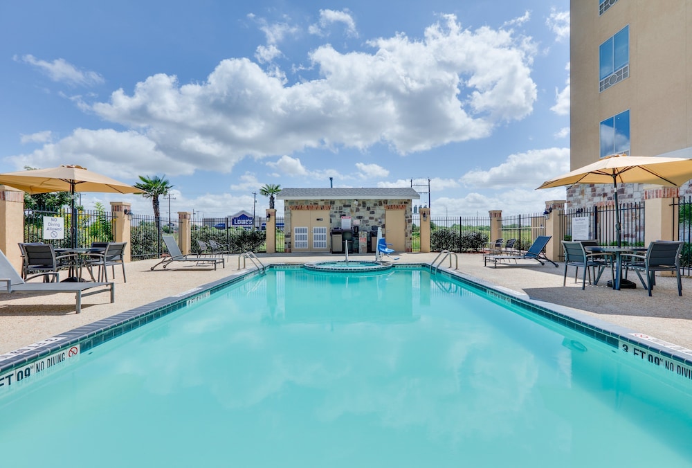 Holiday Inn Express & Suites San Antonio Brooks City Base by IHG - photo 18