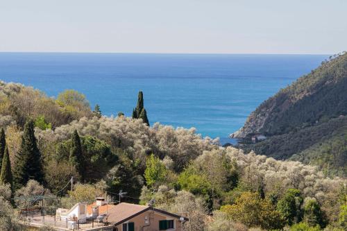 Casa Vacanza Il Portico — 4-Star Luxury Hotel in Moneglia, Italy