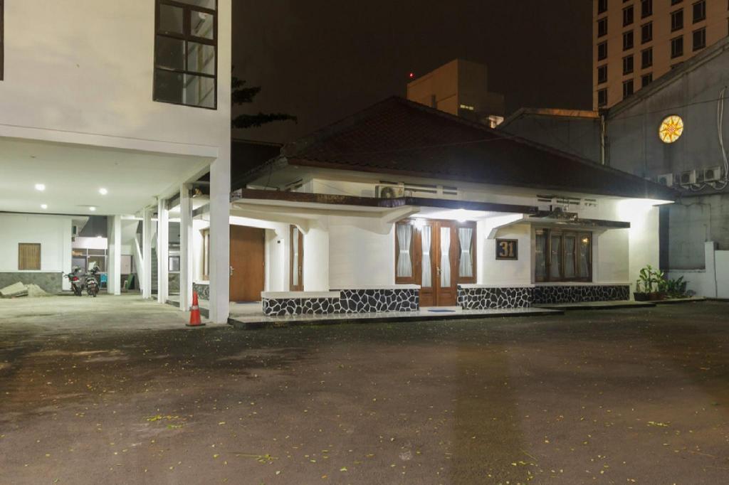 RedDoorz Plus near RS PMI Bogor — Bogor — photo 2
