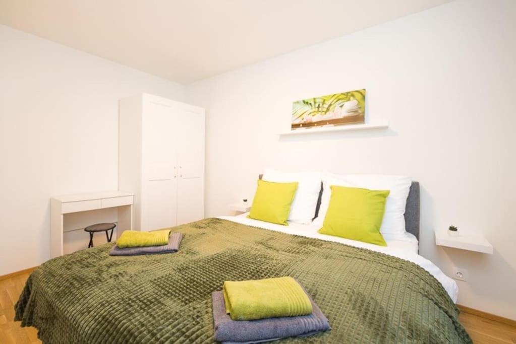 Deluxe City Apartment with Balcony Free Garage Parking Included — 4-Star Luxury Hotel in Vienna, Austria