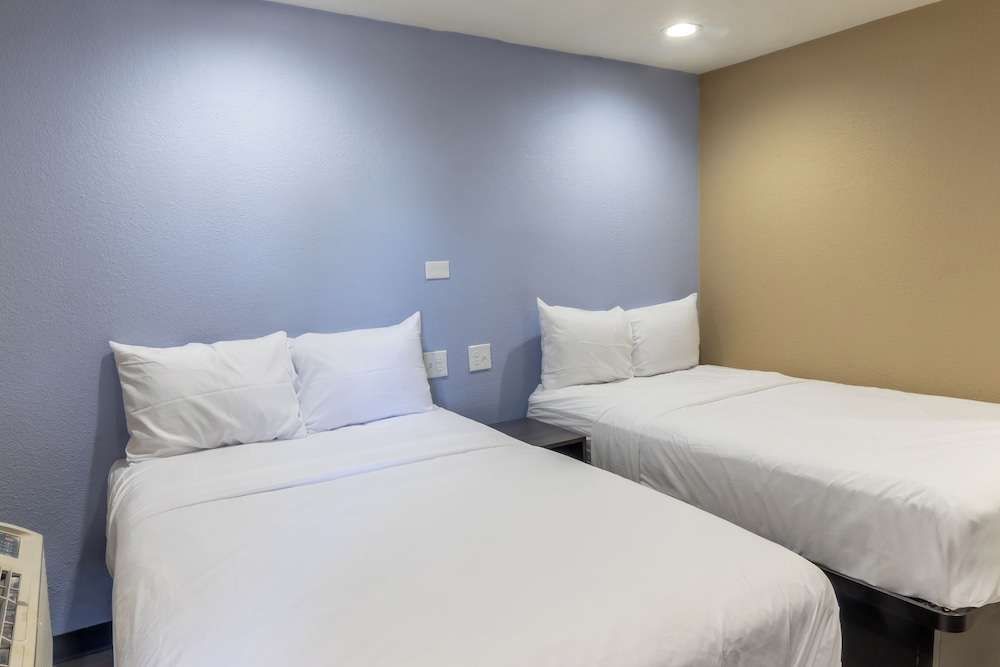 Super 8 by Wyndham Big Spring - photo 6
