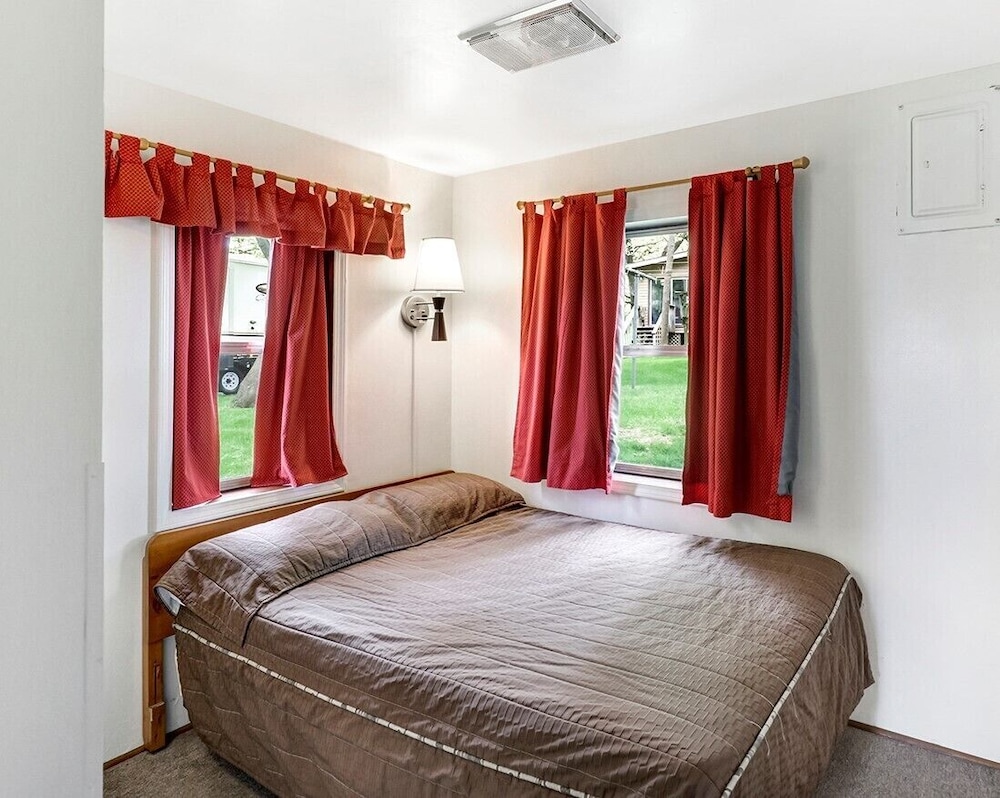 Swan Lake Resort & Campground - photo 6
