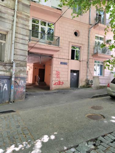 Apartment On Leonidze 18