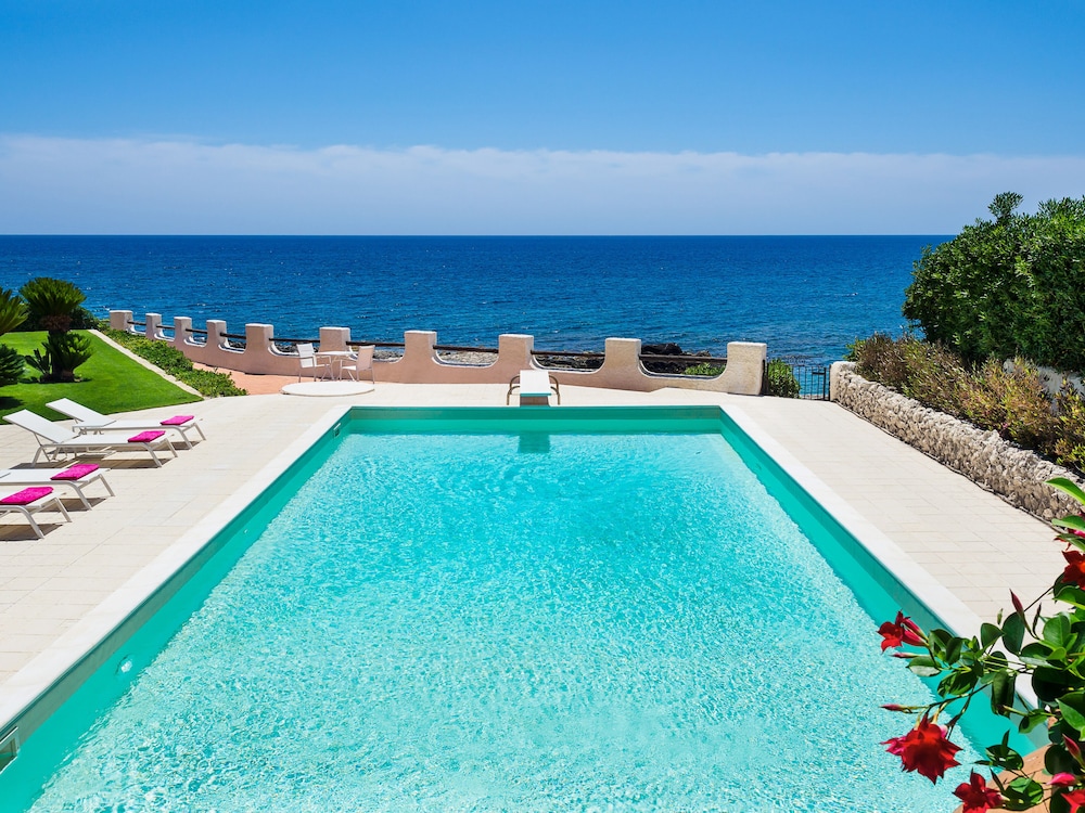 Blue Moon — 4-Star Luxury Hotel in Siracusa, Italy