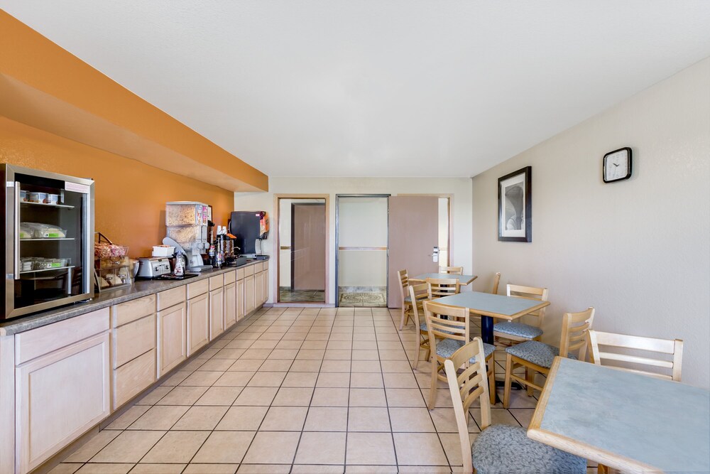 Western Inn & Suites - photo 14