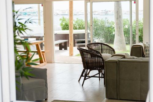 Villa Maluhia Frente Al Mar y Jacuzzi Corralejo — 4-Star Luxury Hotel in Corralejo, Spain