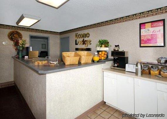 Econo Lodge Bloomington - photo 9