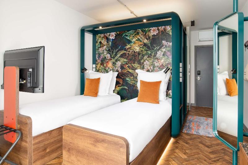 YOTEL Manchester Deansgate — 4-Star Luxury Hotel in Manchester, United Kingdom
