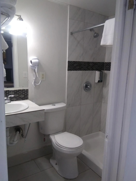 Essex Motel - photo 10