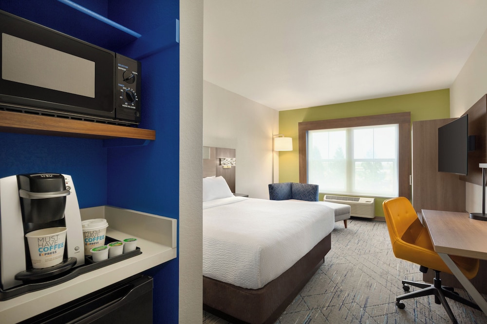 Holiday Inn Express West Sacramento - photo 9