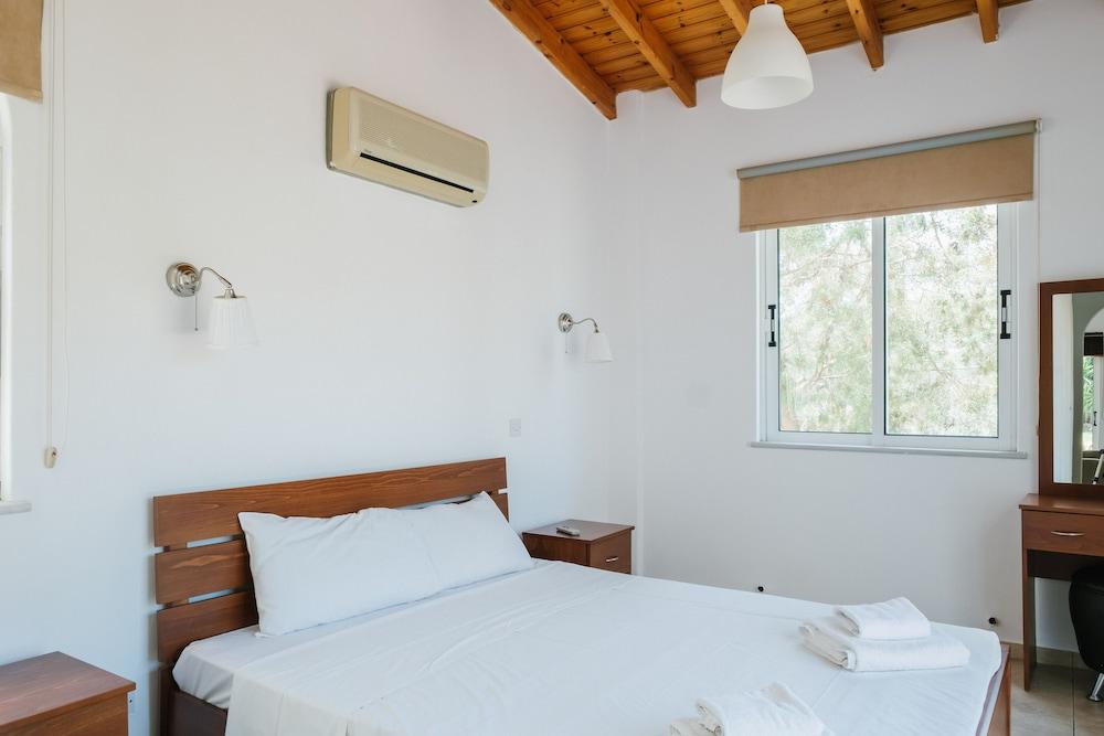 Villa Aphrodite Large Private Pool Walk to Beach A C Wifi 3435