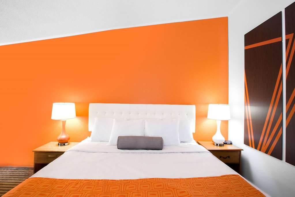 Howard Johnson by Wyndham Wilmington - photo 11