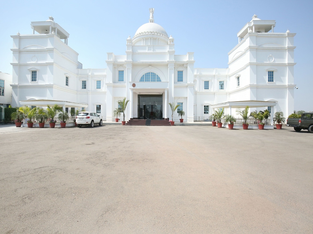 Oyo 12989 White Diamond Hotel in Jalandhar, India
