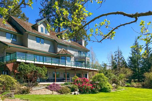 The Quintessa Main House — 4-Star Luxury Hotel in Clinton, United States