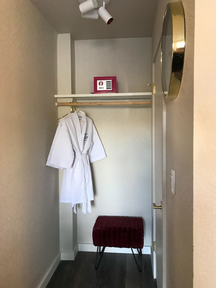 Manor Lodge Motel - photo 9