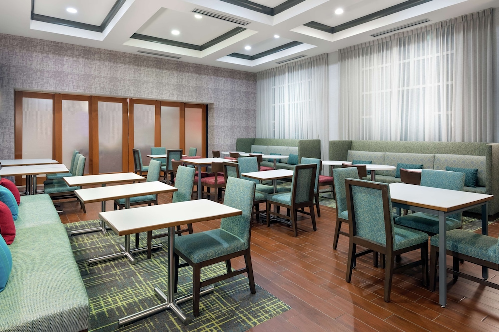 Hampton Inn & Suites Orlando Airport @ Gateway Village - photo 30