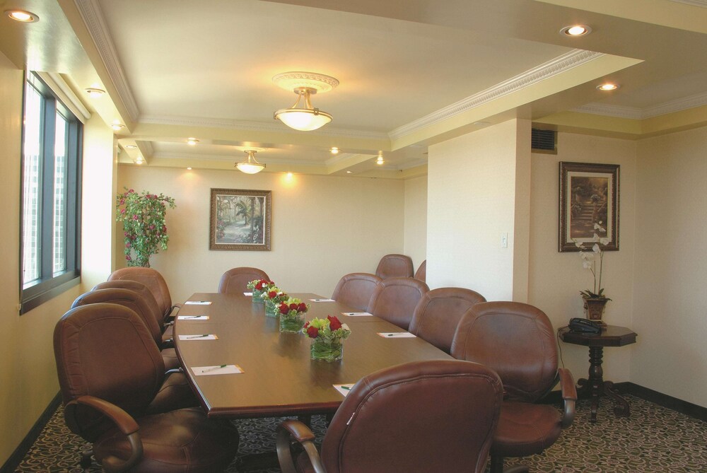 Hilton Garden Inn LAX Los Angeles Airport - photo 17