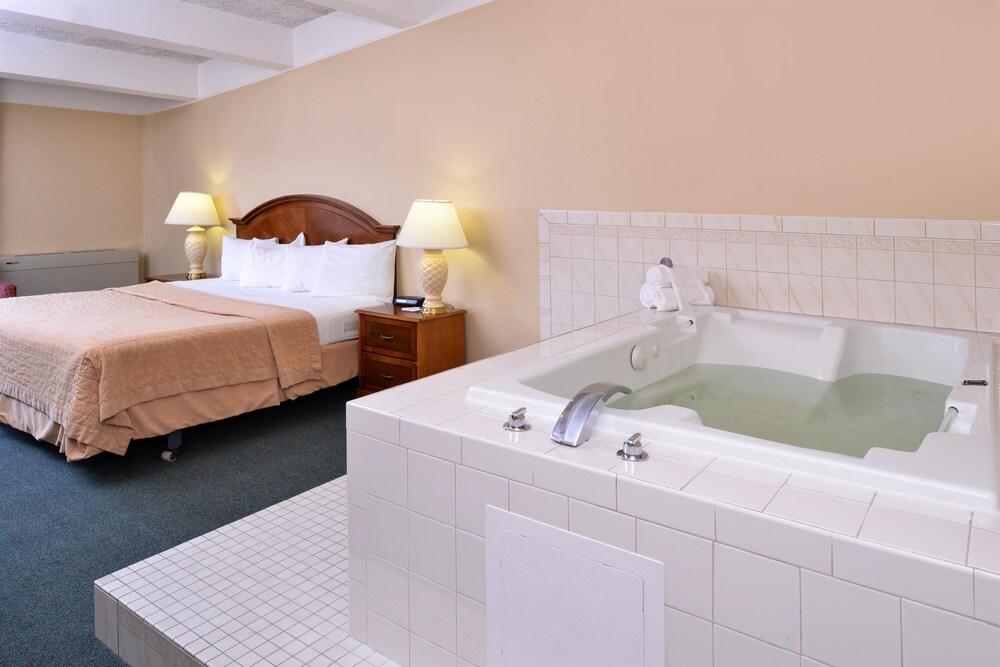 Americas Best Value Inn Campus View - photo 10