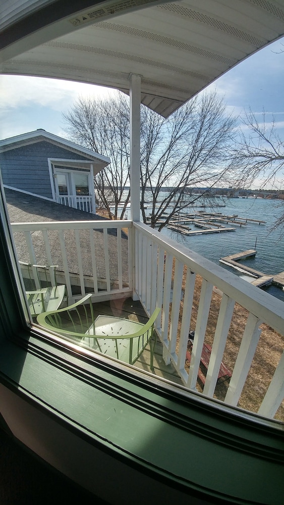 Snug Harbor Inn - photo 19