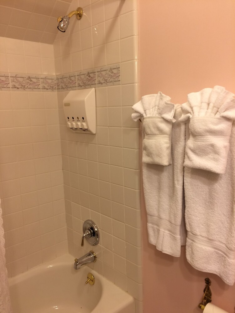 Barretta Gardens Inn - photo 22