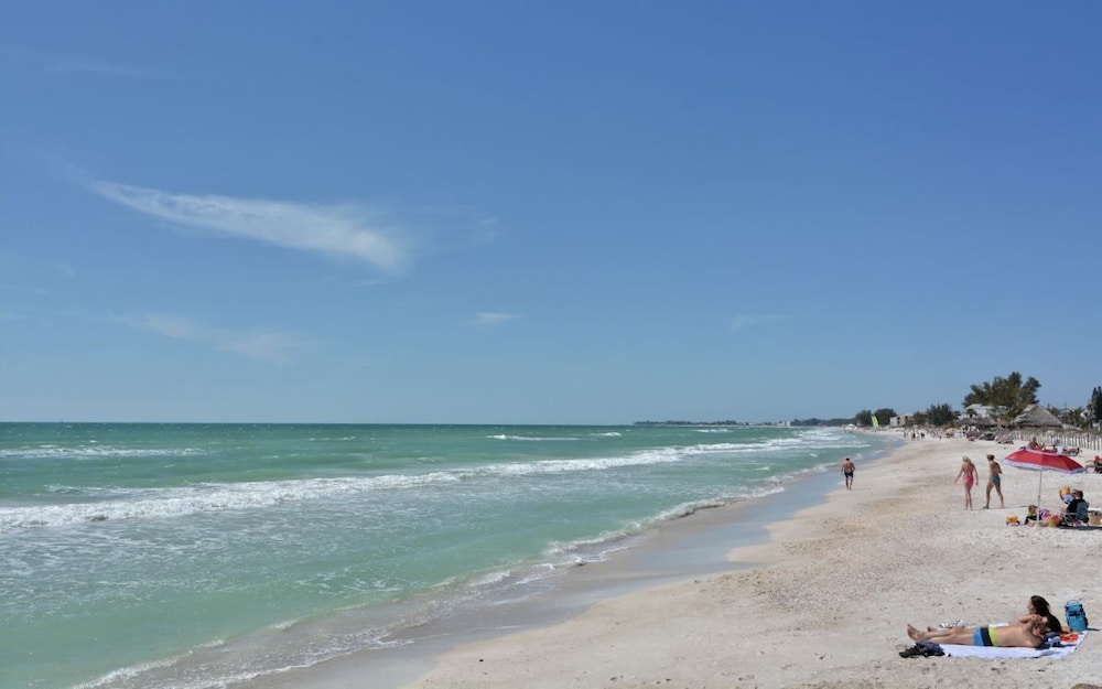 Hampton Inn and Suites by Hilton Naples South - photo 50