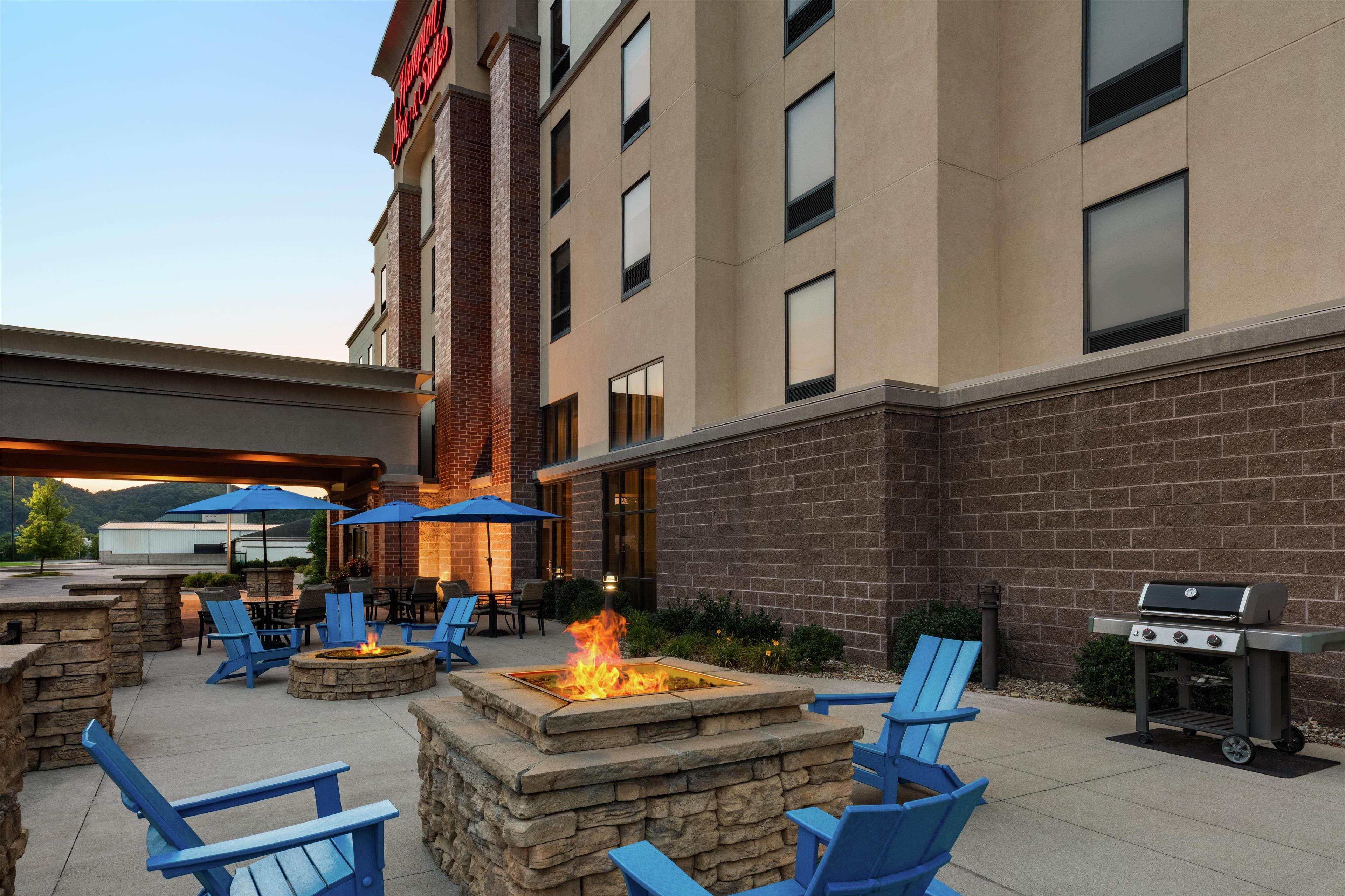 Hampton Inn & Suites Pittsburgh Harmarville - photo 2